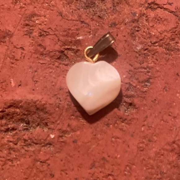Heart shaped pendant carved from stone rose quartz Beautiful pendant. - Picture 2 of 4